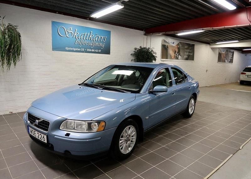 Blå Begagnad 2005 Volvo S60 Business Edition Sedan | 43 000 kr (Marknadspris) - Bild 1/4