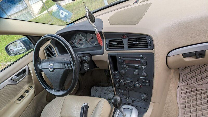 Grön Begagnad 2004 Volvo S60 Business Edition Sedan | 21 000 kr (Superpris) - Bild 1/4