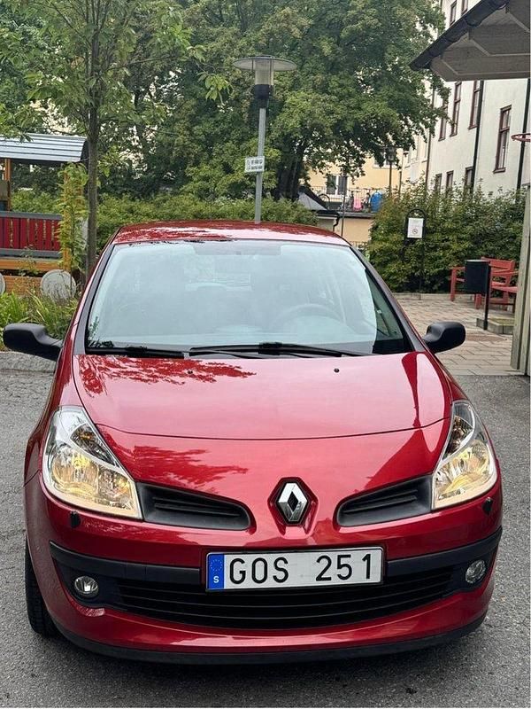 Röd Begagnad 2008 Renault Clio R.S. Halvkombi | 39 000 kr - Bild 1/4