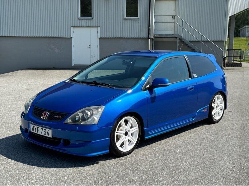 Blå Begagnad 2005 Honda Civic Type R Halvkombi | 89 900 kr (Marknadspris) - Bild 1/4