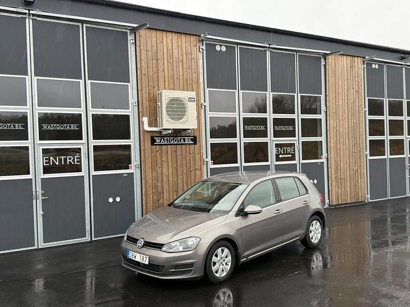 Grå Begagnad 2013 VW Golf VII Halvkombi | 74 500 kr (Marknadspris) - Bild 1/4