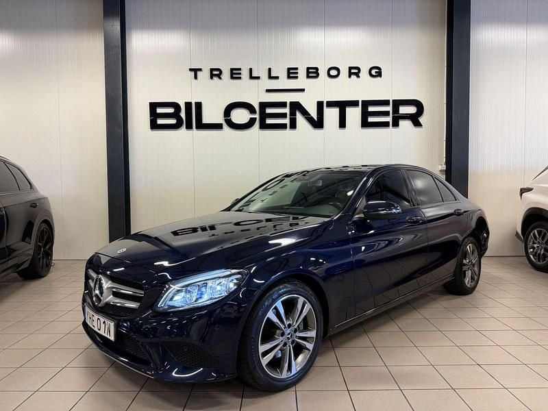Mörkblå Begagnad 2018 Mercedes C220 Avantgarde Sedan | 259 900 kr (Bra pris) - Bild 1/4