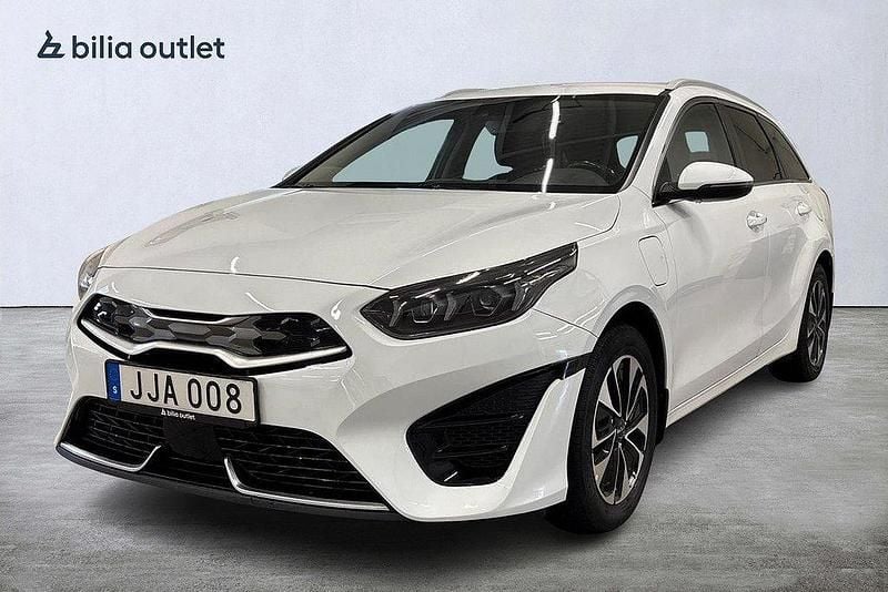 Vit Begagnad 2022 Kia Ceed Sportswagon Advance Kombi | 234 000 kr (Marknadspris) - Bild 1/4