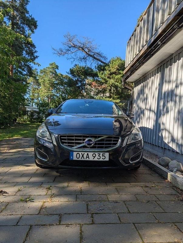Grå Begagnad 2011 Volvo S60 Summum Sedan | 98 000 kr (Bra pris) - Bild 1/4