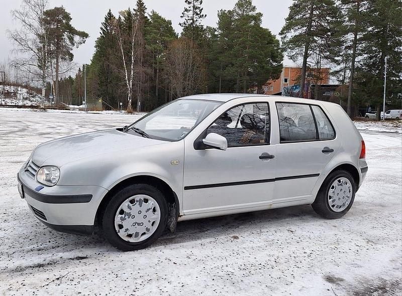 Begagnad 2000 VW Golf IV Halvkombi | 15 000 kr (Marknadspris) - Bild 1/4