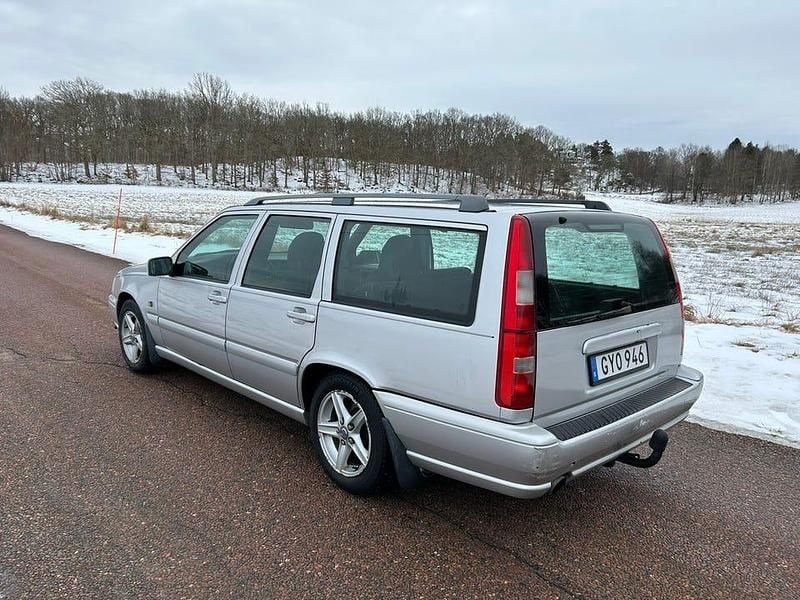 Begagnad Volvo V70 170 HK (125 kW) 2000 Silver metallic Kombi