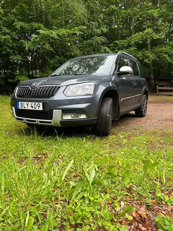 Grå metallic Begagnad 2014 Skoda Yeti Outdoor SUV | 105 000 kr - Bild 1/4