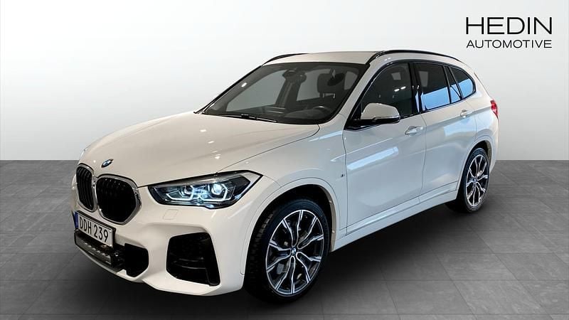 Vit (white) Begagnad 2019 BMW X1 M Sport SUV | 329 900 kr (Dyr) - Bild 1/4