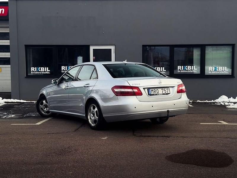 Begagnad Mercedes E200 Elegance 136 HK (100 kW) 2011 Silver