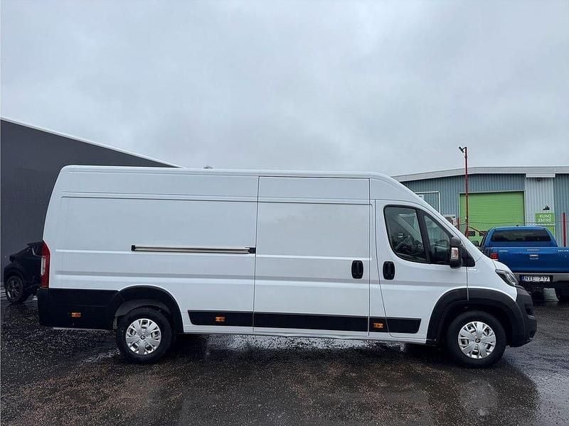 Begagnad Peugeot Boxer 165 HK (121 kW) 2022 Vit Van