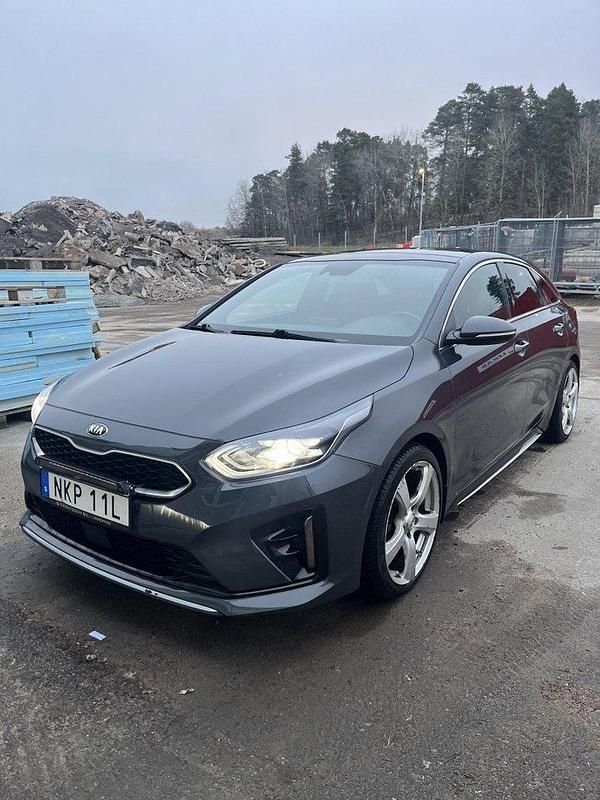 Grå Begagnad 2019 Kia Ceed Kombi | 190 000 kr (Marknadspris) - Bild 1/4