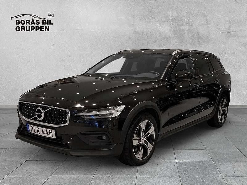 Begagnad 2022 Volvo V60 CC Kombi | 329 000 kr (Marknadspris) - Bild 1/4