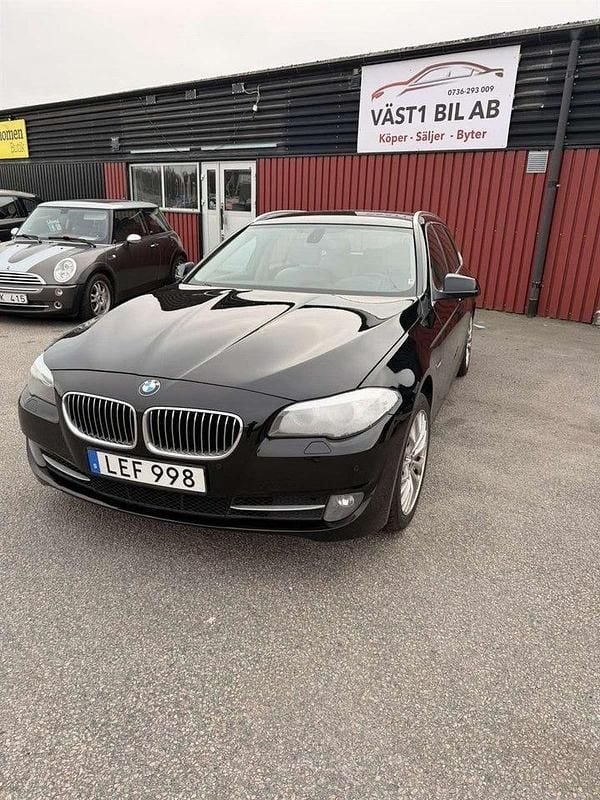 Begagnad BMW 525 204 HK (150 kW) 2010 Svart Kombi