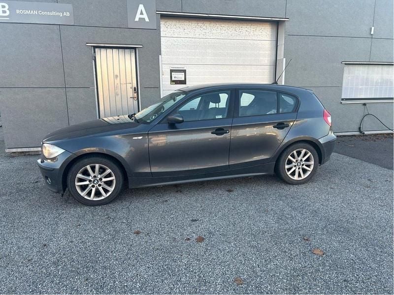 Grå Begagnad 2006 BMW 116 Advantage Halvkombi | 27 000 kr (Bra pris) - Bild 1/1