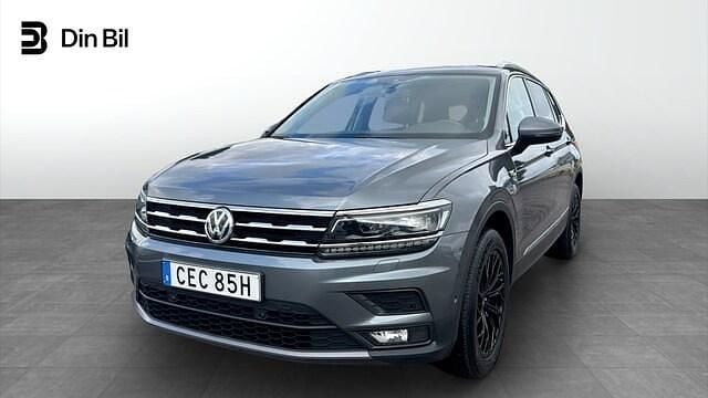 Mörkgrå (grå) Begagnad 2021 VW Tiguan Allspace Comfortline SUV | 249 900 kr (Bra pris) - Bild 1/4