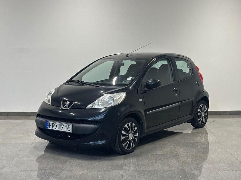 Svart Begagnad 2007 Peugeot 107 Halvkombi | 49 919 kr (Lite dyr) - Bild 1/4