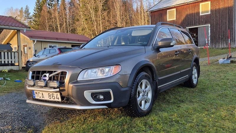 Brun Begagnad 2012 Volvo XC70 Summum Kombi | 125 000 kr (Marknadspris) - Bild 1/4