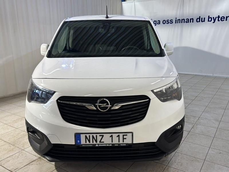Begagnad Opel Combo 102 HK (75 kW) 2021 G20 white jade Minibuss