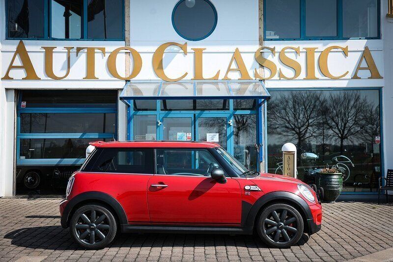 Röd Begagnad 2010 Mini John Cooper Works Halvkombi | 229 000 kr (Lite dyr) - Bild 1/4
