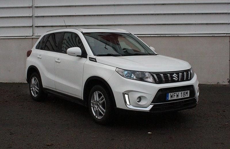 Vit Begagnad 2019 Suzuki Vitara SUV | 219 500 kr (Dyr) - Bild 1/4