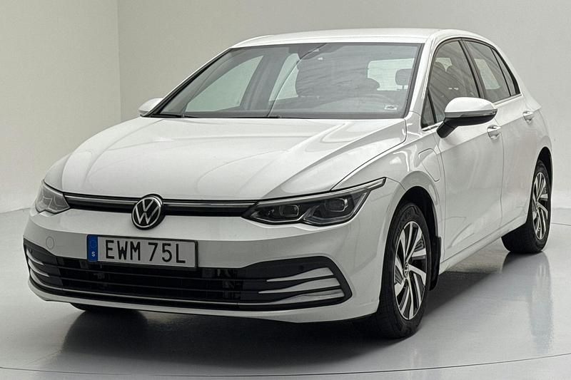 Vit Begagnad 2021 VW Golf VIII | 278 000 kr - Bild 1/4