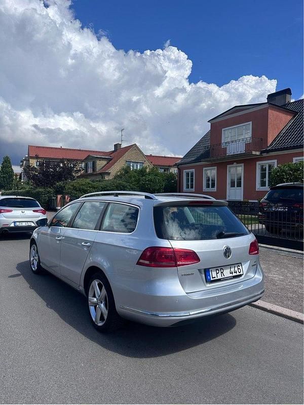 Silver Begagnad 2011 VW Passat Kombi | 60 000 kr (Marknadspris) - Bild 1/4