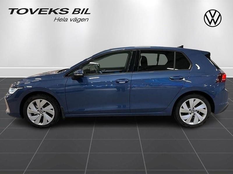 Begagnad VW Golf VIII Life 150 HK (110 kW) 2025 Anemone blue metallic