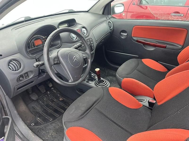 Begagnad Citroën C2 74 HK (54 kW) 2004 Silver Halvkombi