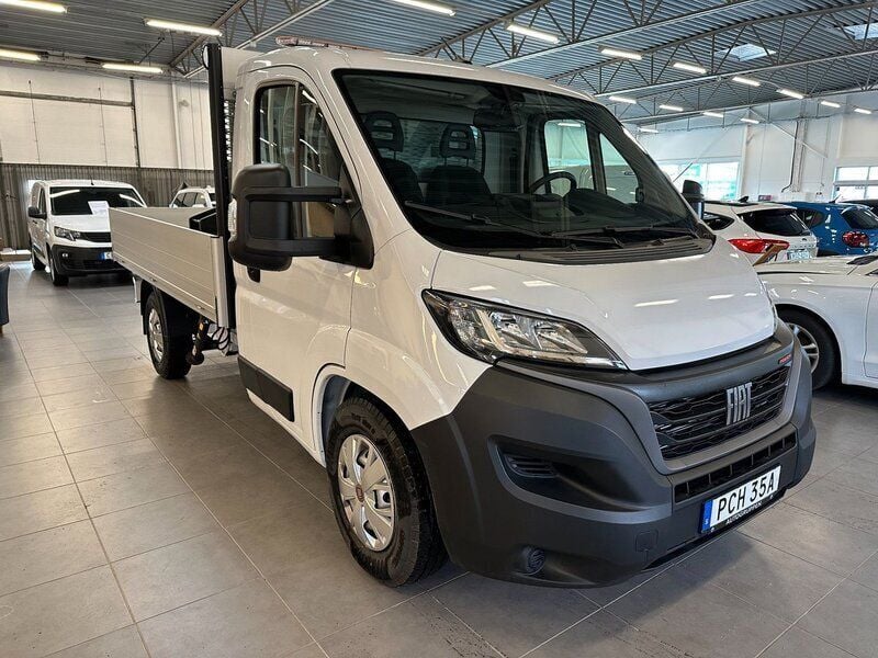 Vit Begagnad 2023 Fiat Ducato Van | 579 000 kr - Bild 1/4