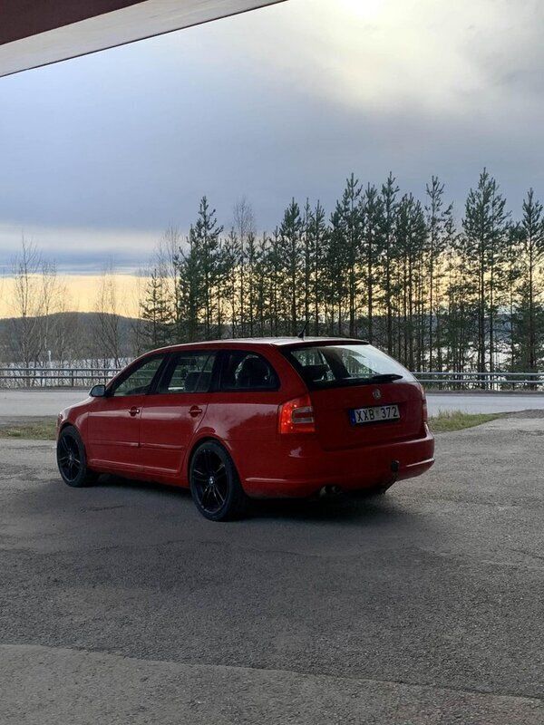 Röd Begagnad 2006 Skoda Octavia RS Kombi | 25 000 kr (Marknadspris) - Bild 1/4