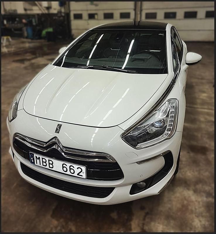 Begagnad Citroën DS5 163 HK (119 kW) 2012 Pearl white metalic Halvkombi