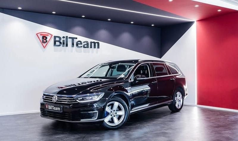 Begagnad VW Passat Comfortline 218 HK (160 kW) 2016 Svart Kombi