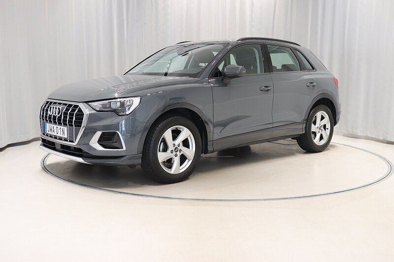 Grå Begagnad 2022 Audi Q3 Advanced SUV | 319 000 kr (Marknadspris) - Bild 1/4