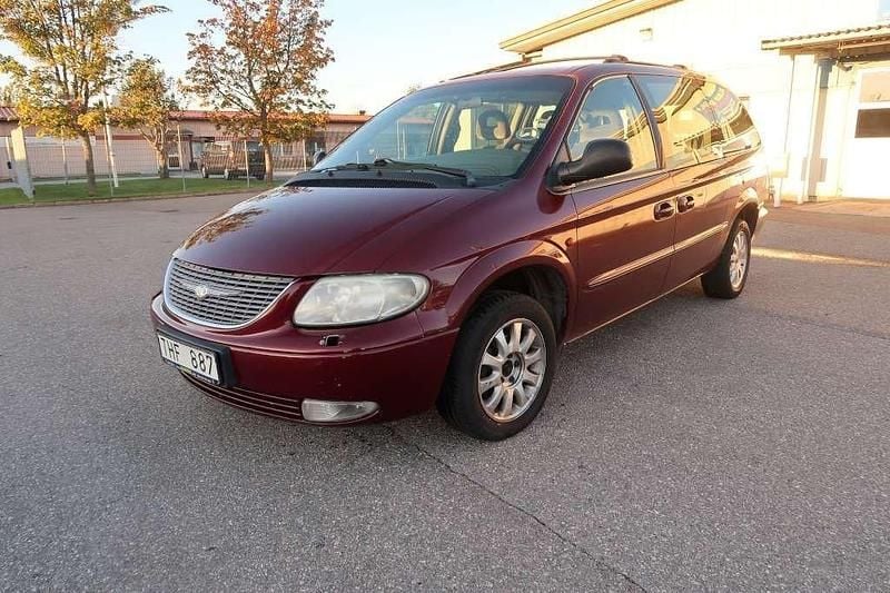 Mörkröd Begagnad 2002 Chrysler Grand Voyager Minibuss | 12 900 kr (Marknadspris) - Bild 1/4