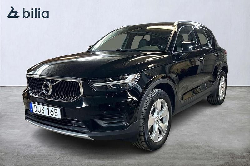 Svart Begagnad 2022 Volvo XC40 Momentum SUV | 309 900 kr (Marknadspris) - Bild 1/3