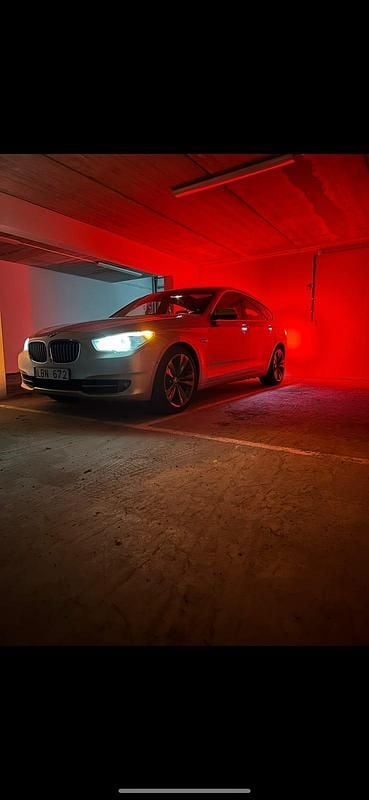 Cappuccino Begagnad 2011 BMW 530 Gran Turismo | 110 000 kr (Dyr) - Bild 1/4