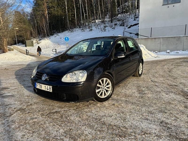 Svart Begagnad 2008 VW Golf VI Trendline Halvkombi | 29 900 kr (Superpris) - Bild 1/4
