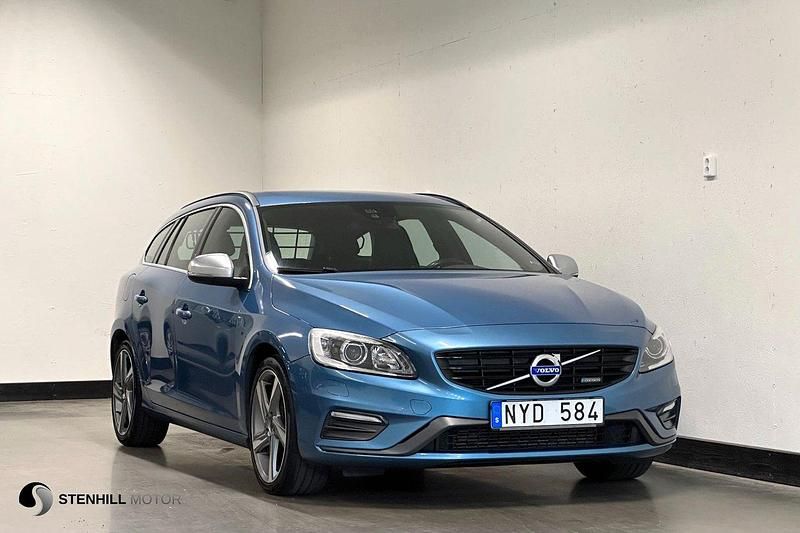 Blå (blå metallic) Begagnad 2014 Volvo V60 R-Design Momentum Kombi | 109 900 kr (Dyr) - Bild 1/4