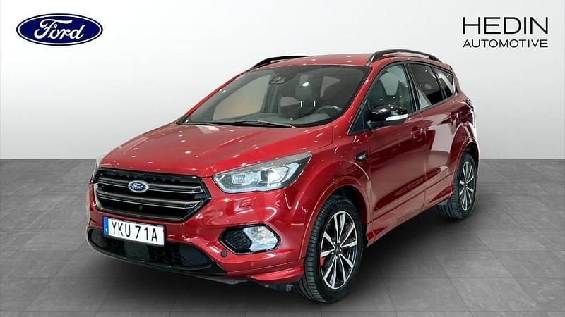 Röd (red) Begagnad 2019 Ford Kuga ST-Line SUV | 209 000 kr (Marknadspris) - Bild 1/4