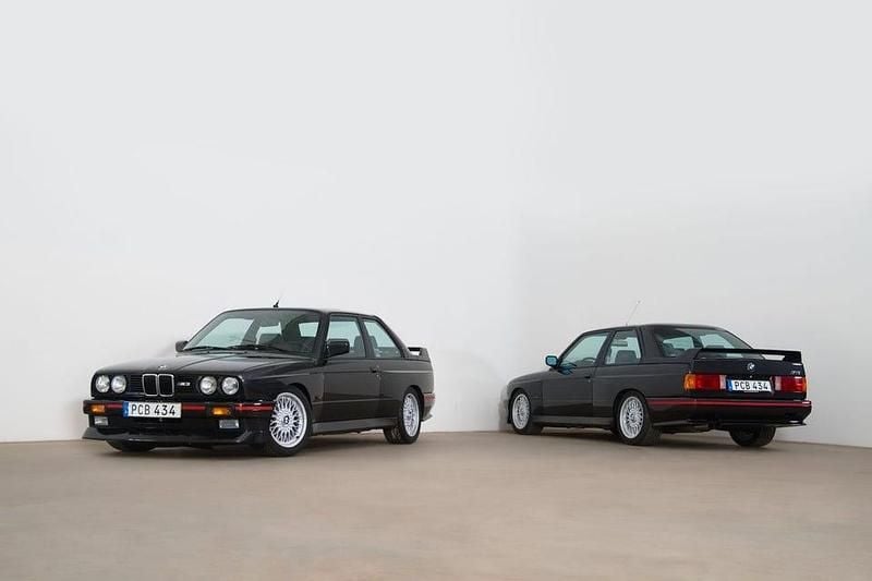 Svart Begagnad 1987 BMW M3 Sedan | 799 000 kr - Bild 1/4