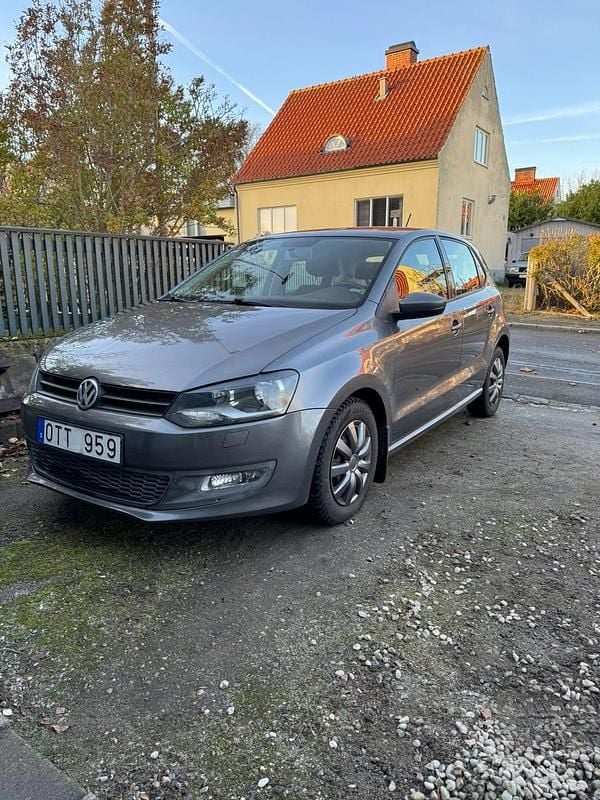 Begagnad 2010 VW Polo Halvkombi | 49 000 kr (Marknadspris) - Bild 1/4