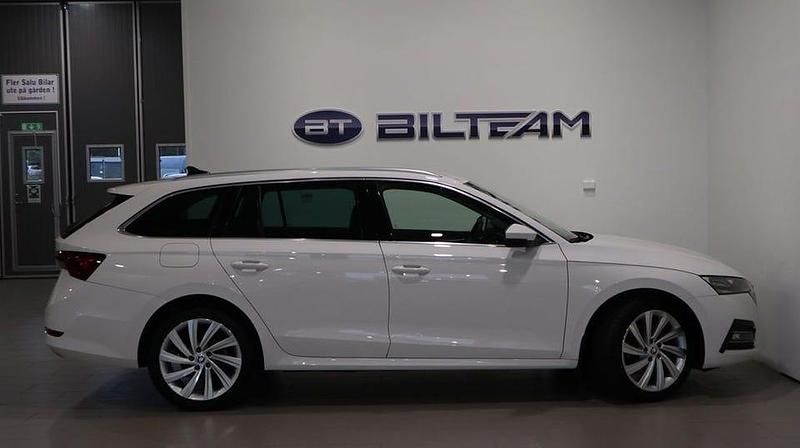 Begagnad Skoda Octavia Style 204 HK (150 kW) 2021 Vit Kombi
