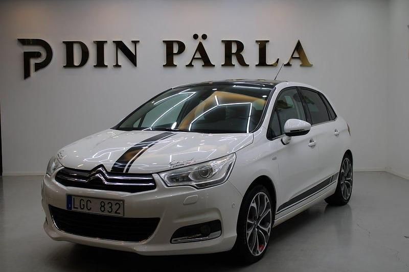 Begagnad Citroën C4 112 HK (82 kW) 2011 Vit Halvkombi