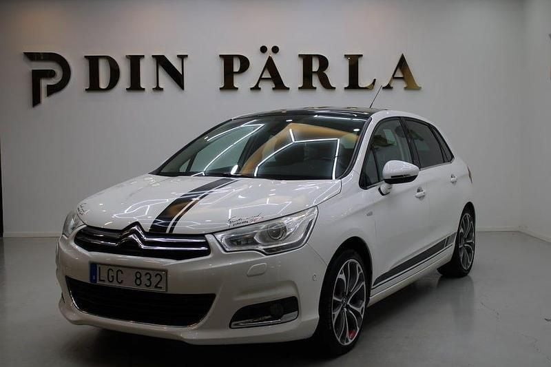 Vit Begagnad 2011 Citroën C4 Halvkombi | 74 900 kr (Lite dyr) - Bild 1/4
