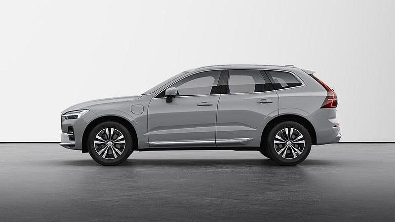 Grå Begagnad 2023 Volvo XC60 Core SUV | 449 500 kr (Bra pris) - Bild 1/4