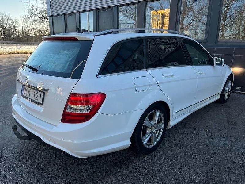 Begagnad Mercedes C180 Avantgarde 156 HK (114 kW) 2013 Vit