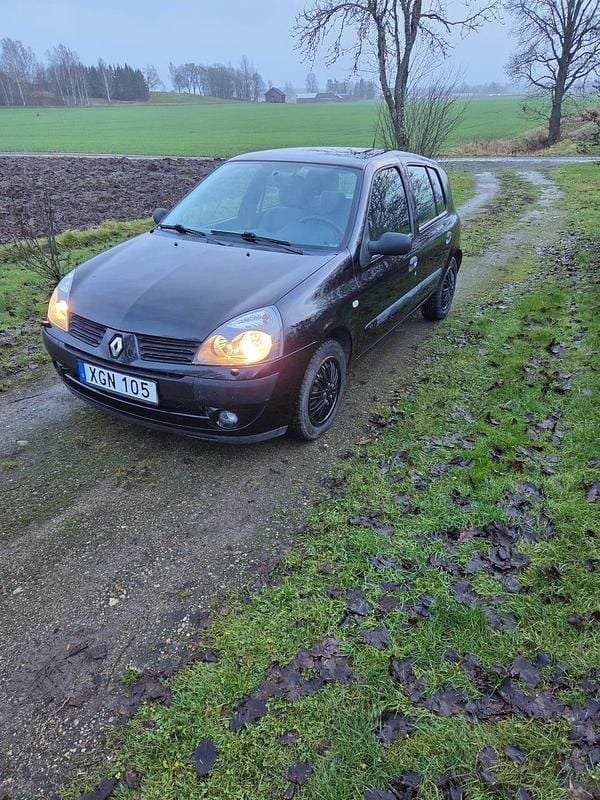 Begagnad 2006 Renault Clio R.S. Halvkombi | 15 000 kr (Bra pris) - Bild 1/4