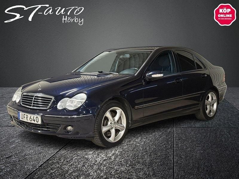 Mörkblå Begagnad 2003 Mercedes C180 Sedan | 32 900 kr - Bild 1/4