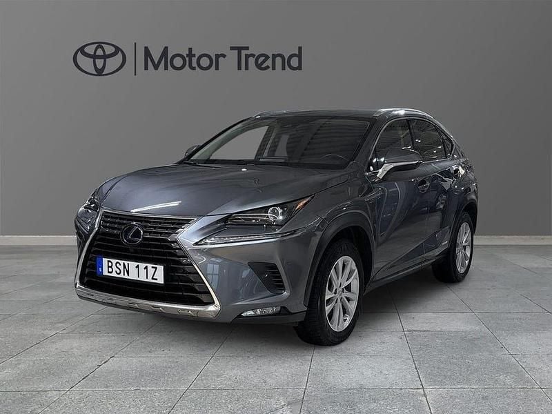 Grå Begagnad 2019 Lexus NX300h Executive Line SUV | 279 000 kr (Marknadspris) - Bild 1/4