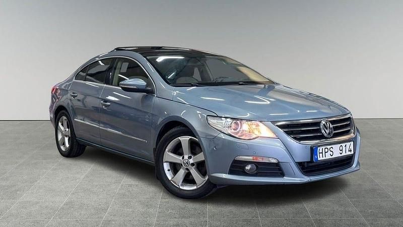 Grå Begagnad 2009 VW Passat Sportkupé | 59 900 kr (Marknadspris) - Bild 1/4